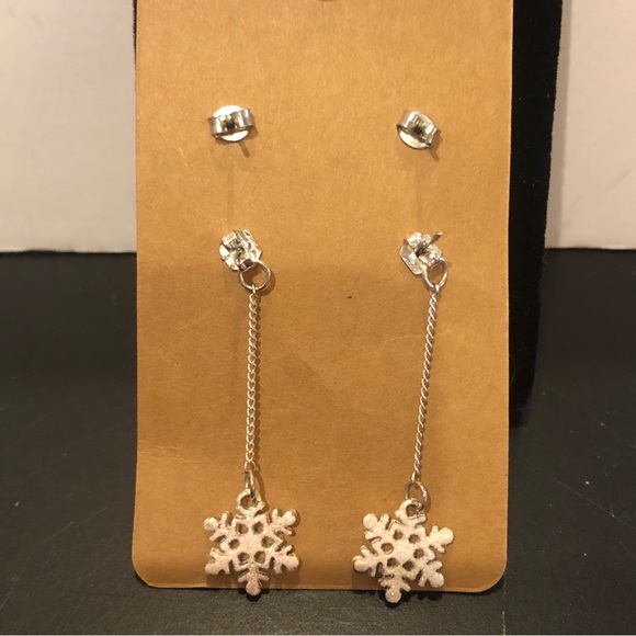 Set of 2 Christmas Earrings- silver tone post, trees & snowflakes - Picture 12 of 12